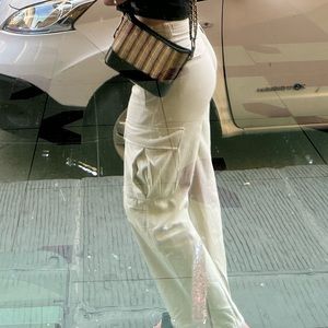 Aritzia - TNA Supply Cargo Pant
Relaxed mid-rise adjustable cotton cargo pants